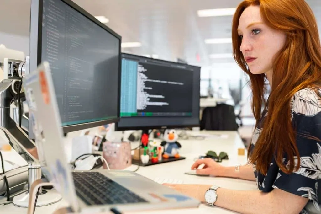 A women developer in coding ecommerce wesite